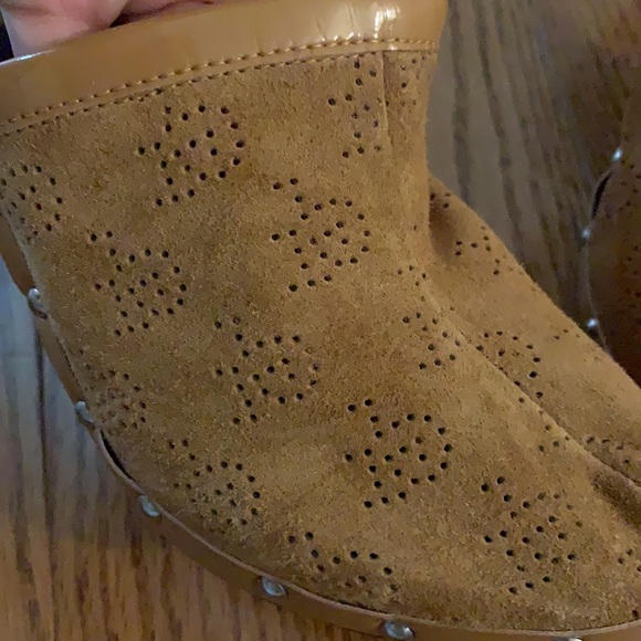 Heels - Picture 4 of 4